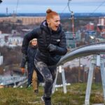 Clara Henry Instagram - I betalt samarbete med @wasabrod är jag fortfarande helt VARM efter vad som nog kammade hem priset som årets trevligaste eftermiddag? Jag fick bjuda in en bunt vänner, vi tog oss upp till toppen av Hammarbybacken och fick kliva in i ett life size knäckebrödspaket där @foodgeekz.se & @wasabrod lagat helt (!) otrolig (!!) knäckebrödsmat. Jag NJÖT kan jag meddela. Njuter fortfarande. Vilken dag? Tack samtliga involverade!!! #wasabröd