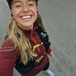 Clara Henry Instagram - Okej okej kamrater i september springer jag lopp på 169 km för den som missat så här kommer träningsuppdatering! Upplägget just nu består veckovis av: 1. några korta till medellånga joggpass, 2. ett eller två långa till lång-långa pass, 3. ett eller två pass på gymmet. Här är bild från senaste långpasset igår. Wow! Så glad. Lite tungt pga stela lår pga tog i som åt helvete på gymmet i förrgår. Fick ju järninfusion förra veckan för min järnbrist och har således sänkt min arbetspuls med typ tjugo slag vilket är REVOLUTIONERANDE. Så nu kan jag plötsligt *TA I* på ett sätt som jag nog aldrig upplevt förut. Har tagit spontana hoppsasteg också. Av ren pigghet. Vilket definitivt inte hör till vanligheterna. Nåväl. Var var vi. Prick ett halvår till 100 miles. Kroppen känns frisk, träningen blir av och jag har impostor syndrome som heter facking duga. Allt är som det ska.