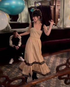 Clara Luciani Instagram - On se réveille un beau matin et on a (déjà?) 30 ans. Merci à vous tous pour vos attentions, vos mots doux, vos cadeaux par milliers…! Qu’on s’aime pour encore 30 ans au moins!