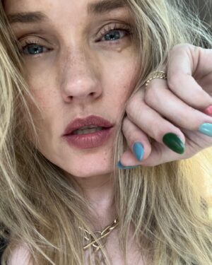 Clare Grant Instagram - Willing my freckles back into existence.