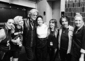 Clare Uchima Instagram - Unforgettable week with lovely people. Thank you @hallandoatesofficial and amazing band for having us and being so nice to us. Thank you @kttunstall you’re a true rockstar and a role model for all of us. Thanks for having me play for you it was so much fun! Girls we laughed a lot I love you 💞💞💞 @catplaysdrums @hattiemoranguitar @mandy_plays_bass @kevinmajorino @benbenbenben4 @devodibiase @ohhroman