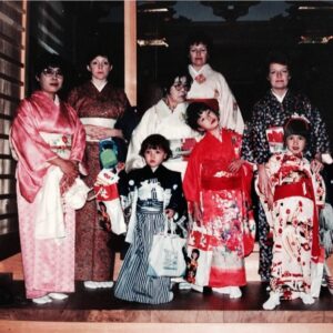 Clare Uchima Instagram - 七五三の時。おもろい😂 the wee Jaswegians #tb granny was a kimono teacher👘 🇯🇵90s