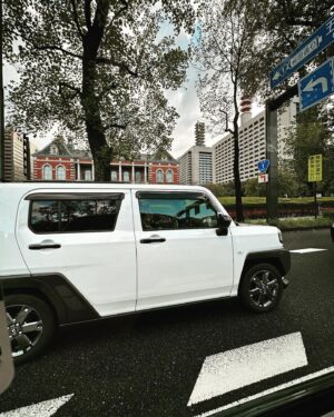 Clare Waight Keller Instagram - It’s been a hectic few weeks since I last posted……..many flights, transfers and commutes later here’s some of my favourite moments from 2 weeks working in Tokyo over the next few posts.
Starting with 

1. Humid subtropical weather 26•degrees in October 
2. Tokyo Harbour early 7am morning commute to the office 
3. White glove taxi drivers 🤍🤍 simply spotless 
4/5/6/7. Tokyo’s cool cars 
8/9/10. Shibuya Scramble never fails to be the hub and buzz of the city
