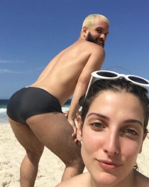Clarice Falcão Instagram - eu moveria mundos por esse sorrisinho

te amo @seriocelio