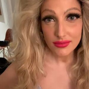 Clarice Falcão Instagram - olha só as clarices do clariceverso antes de nascerem!  elas crescem tão rápido 😍

assistam & ouçam ✨Truque✨ um album visual
