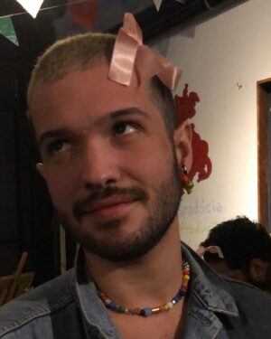 Clarice Falcão Instagram - eu moveria mundos por esse sorrisinho

te amo @seriocelio