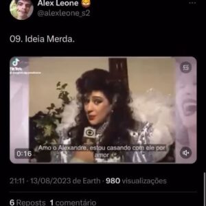 Clarice Falcão Instagram - ✨Truque✨ recebeu a maior honra do brasil contemporâneo e virou MEMES prêmio apenas comparável a ser condecorado cavaleiro do imperio britânico no imperio britânico. 

e agora a grande pergunta: o que acharam do album visual?
(não perguntei antes pois passei 4 dias de ressaca)