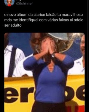 Clarice Falcão Instagram - ✨Truque✨ recebeu a maior honra do brasil contemporâneo e virou MEMES prêmio apenas comparável a ser condecorado cavaleiro do imperio britânico no imperio britânico. 

e agora a grande pergunta: o que acharam do album visual?
(não perguntei antes pois passei 4 dias de ressaca)