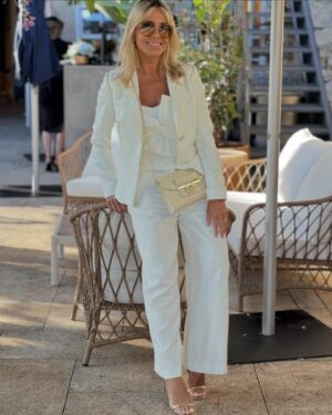 Cláudia Jacques Instagram - Inauguração da Maison Bleue Luxury Guesthouse & Art no Porto @maison_bleue_porto @basquiat_porto 

#luxuryguesthouse #art #porto #claudiajacques_oficial #whitelook by @1997margo