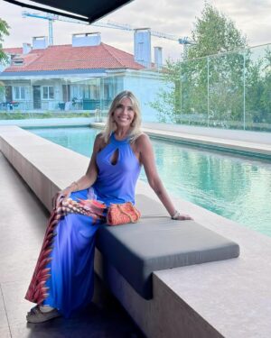 Cláudia Jacques Instagram - Rooftop @memmoprincipereal #lisboa 
Vestido @tropicalbrasiloficial Bolsa de croché @bianchi_handmade