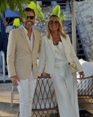 Cláudia Jacques Instagram - Inauguração da Maison Bleue Luxury Guesthouse & Art no Porto @maison_bleue_porto @basquiat_porto 

#luxuryguesthouse #art #porto #claudiajacques_oficial #whitelook by @1997margo
