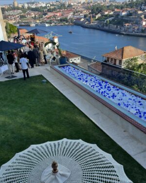 Cláudia Jacques Instagram - Inauguração da Maison Bleue Luxury Guesthouse & Art no Porto @maison_bleue_porto @basquiat_porto 

#luxuryguesthouse #art #porto #claudiajacques_oficial #whitelook by @1997margo