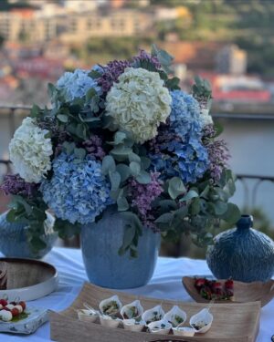 Cláudia Jacques Instagram - Inauguração da Maison Bleue Luxury Guesthouse & Art no Porto @maison_bleue_porto @basquiat_porto 

#luxuryguesthouse #art #porto #claudiajacques_oficial #whitelook by @1997margo