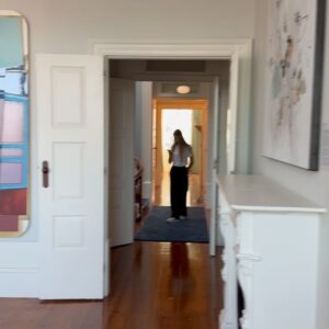Cláudia Jacques Instagram - Inauguração da Maison Bleue Luxury Guesthouse & Art no Porto @maison_bleue_porto @basquiat_porto 

#luxuryguesthouse #art #porto #claudiajacques_oficial #whitelook by @1997margo