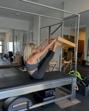 Cláudia Jacques Instagram - Flexibilidade; Postura; Força; #pilates @estudio.marianaalmeida #pilatesautentico #pilatesclassico #porto #fitness #healthylifestyle #claudiajacques_oficial