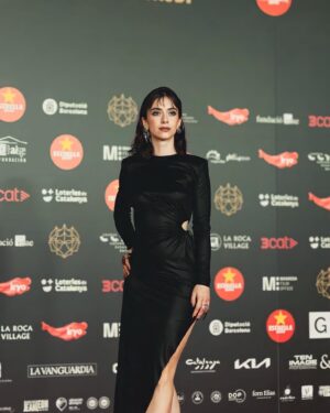 Claudia Riera Instagram - Premis Gaudí 💫🥂
Que el cine ens continuï omplint el cor!
@academiacinecat gràcies per confiar en el équip de @jomaimai3cat per tancar la gala! 🖤

Styled by: @tabathariviere_ 
Hair and M.U.A: @serratmarsal 

Thanks to:
Dress: @etxartpanno 
Jewels: @pia.glsswrks 
Shoes: @finallypress