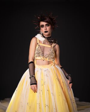 Claudia Riera Instagram - Can someone please hire me to play JINX (Powder) in the live action movie of the L.O.L animation series “Arcane” please. That would make me absolutely touching stars happy.
Thank you very much.

You guys don’t know it yet…. But you need me to play that character. ✌🏻💣☠️🖤

PS: If you haven’t seen the animation series yet, make yourself a favor. While watching it, think of me… And then make ME a favor and pressure producers. jiji Love yah! 

X.O : Clo 🧨🌸

Thiiiiiis CRAZY GIRLS DREAM TEAM made this Shoot:
Give them some Loooooove 🤘🏻💋

📸: @victoria.deeva 
👗: @style_with_elvirrofska Dress: @juaanfont 
💄: @inesdelbusto 
🐀: Neit
🐁: Aradia 

Yup, my rats are also models now. All artists in our home.