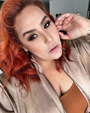 Claudia Sandoval Instagram - Stepping into a world of warmth with this radiant copper hue. 🔥✨ #NewHairWhoDis #CopperCrush (This change brought to you by my Image Consultant @ashlyshands and the Magical Hair Vixen @michelleatserendipity 

Entrando en un mundo de calidez con este radiante tono cobrizo. 🔥✨ #NewHairWhoDis #CopperCrush (Este cambio te lo trajo mi Asesor de Imagen @ashlyshands y Magical Hair Vixen @michelleatserendipity