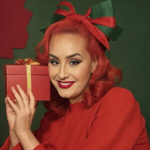 Claudia Sandoval Instagram - @epikapp_official does it Again! Feliz Navidad y Felices Fiestas Familia! This is Chef Claudia signing off for the Holidays! 😘😘😘