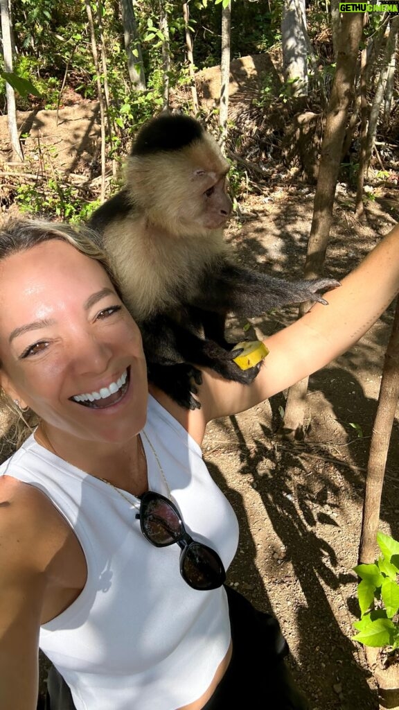 Claudia Albertario Instagram - ᴶᵘⁿᵍˡᵉ ᴵⁿ ᶜᵒˢᵗᵃ ᴿⁱᶜᵃ 🇨🇷 🙈 #jungle #costarica #adventure