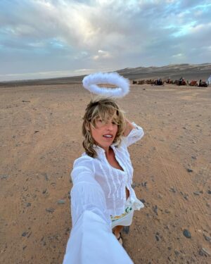 Claudia Bouvette Instagram - Pour l’halloween cette année je me déguise en moi qui est décédée de la tourista ☠️👻🎃🍬