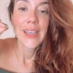 Claudia Campolina Instagram - Pessoas que eu confio que estão na linha de frente e compartilhando informações importantes @marikrugerb Opção para doar caso você não saiba pra quem @vakinha Opção pra deixar doações, inclusive água @correiosoficial Opção pra doar para animais @grad_brasil Aplicativo que conecta pessoas que precisam de ajuda a pessoas que podem ajudar @meulardevolta Site que concentra informações de áreas de risco, abrigos, locais para doação e contatos de resgate https://bento.me/ajudars Não negar a crise climática e cobrar os políticos é fundamental também