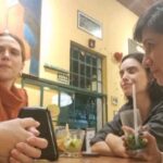 Claudia Campolina Instagram - MASTER CLASS A gênia @claudiacampolina convidou as meninas do Corda Bamba para visitar seu famoso Mundo Invertido. Dêem uma espiada.... Apresento o Corda Bamba com as queridas parceiras @larissaferrara e @marosis direção do @foyer.digital no @estudiogenese E ainda tenho a honra de ser da @castinglab1 junto com a Claudia, esse furacão humano! Participação especial do querido @barbalcao #cordabamba #mundoinvertido #claudiacampolina #machismo #nicolecordery
