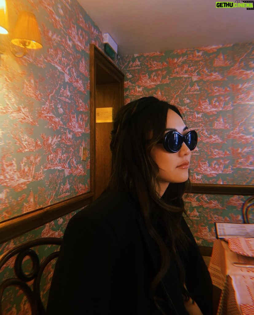 Claudia Doumit Instagram - The Paris Dump 📷 Styled by: @adenarohatiner