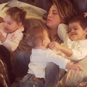 Claudia Galanti Instagram - There is no love more deep and true than the love I give to all of you « I loved you yesterday. I love you still. I always have. I always will. » #happyvalentinesday ❤️❤️❤️❤️ Questo  San Valentino volevo dedicarlo a voi amori miei che siete la mia più grande forza 💫  e buon San Valentino a tutti voi pieno di amore e serenità 🙏❤️