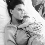 Claudia Galanti Instagram - Sei sempre accanto a me, non importa quanto è grande la distanza che ci separa. Ti sento sempre vicino a me , il tuo ricordo e così forte che mi consuma ogni giorno , il battito del tuo cuoricino non dimenticherò mai ed è questo quanto è stato grande l’amore che ci ha uniti . Mai ti dimenticherò , sei sempre nei mio pensiero e ogni giorno mi manca il tuo sorriso, la tua gioia di vivere, l’amore che mi hai donato. La tua più grande eredità sarà l’amore che mi hai donato anche se per pochissimo tempo ma vivrà in eterno nel mio cuore . Non avrei mai immaginato di doverti dire addio ma cosi ha voluto il destino . Mi manchi terribilmente e vorrei tornare indietro per ritrovare di nuovo il tuo abbraccio e dirti ancora una volta quanto ti amo follemente e che sarai per sempre la mia piccola bambina sempre sorridente ed immensamente speciale .❤️. La tua mamma .