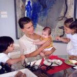 Claudia Galanti Instagram - There is no love more deep and true than the love I give to all of you « I loved you yesterday. I love you still. I always have. I always will. » #happyvalentinesday ❤️❤️❤️❤️ Questo San Valentino volevo dedicarlo a voi amori miei che siete la mia più grande forza 💫 e buon San Valentino a tutti voi pieno di amore e serenità 🙏❤️