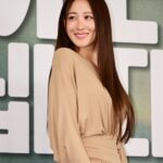 Claudia Kim Instagram - 드디어 히어로는 아닙니다만 제작발표회 날이에요! 우리 히어로 가족들 사랑해요 🫶🏻 모두 고생했어요 ( 기자님들 사진들 감사해요 🤍 ) #히어로는아닙니다만 @jtbcdrama #TVING #NETFLIX #TheAtypicalFamily