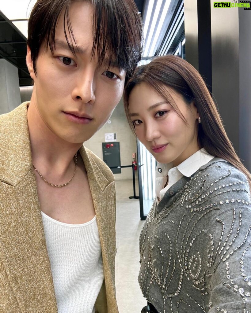 Claudia Kim Instagram - press day! Get ready to watch our first episode on @jtbcdrama and @tving.official on May 4th 10:30 pm KST and also on @netflixkr starting May 5th 🤍 #TheAtypicalFamily #히어로는아닙니다만