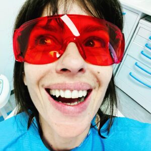 Claudia Pandolfi Instagram - Non descriverei, ma meglio rispondere subito alla domanda: cos’è?
Trattasi di igiene dentale e quelle cose lì.