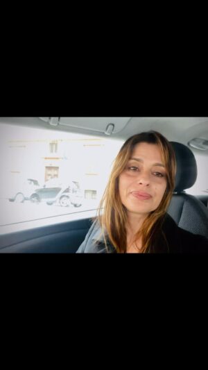 Claudia Pandolfi Instagram - Quando ti sfiorano ma lasciano il segno 💛