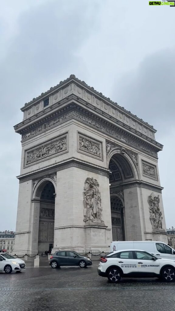 Claudie Mercier Instagram - Vlog days à Paris avec @decathloncanada #invitation 🇫🇷🇫🇷