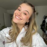 Claudie Mercier Instagram – But FIRST, let me take a selfie 💁🏼‍♀️