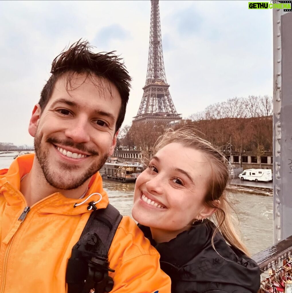 Claudie Mercier Instagram - Belle première journée à Paris même si on nous réponds en anglais même si on parle français. 😂🇫🇷 Merci @decathloncanada de nous faire vivre cette aventure mémorable. 💛 #invitation