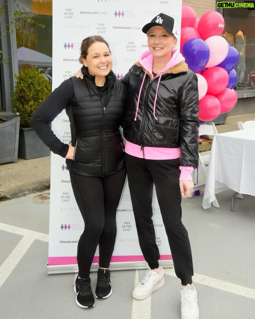 Clea Shearer Instagram - What a special time in Greenwich, CT supporting the @breastcanceralliance 5k! Joanna ran…..I held a sign 😬