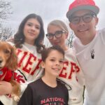Clea Shearer Instagram - Even Indie is pulling for the Chiefs 🏈 I’ve gone from never ever caring about football to knowing where Travis Kelce’s brother’s wife grew up. V invested!