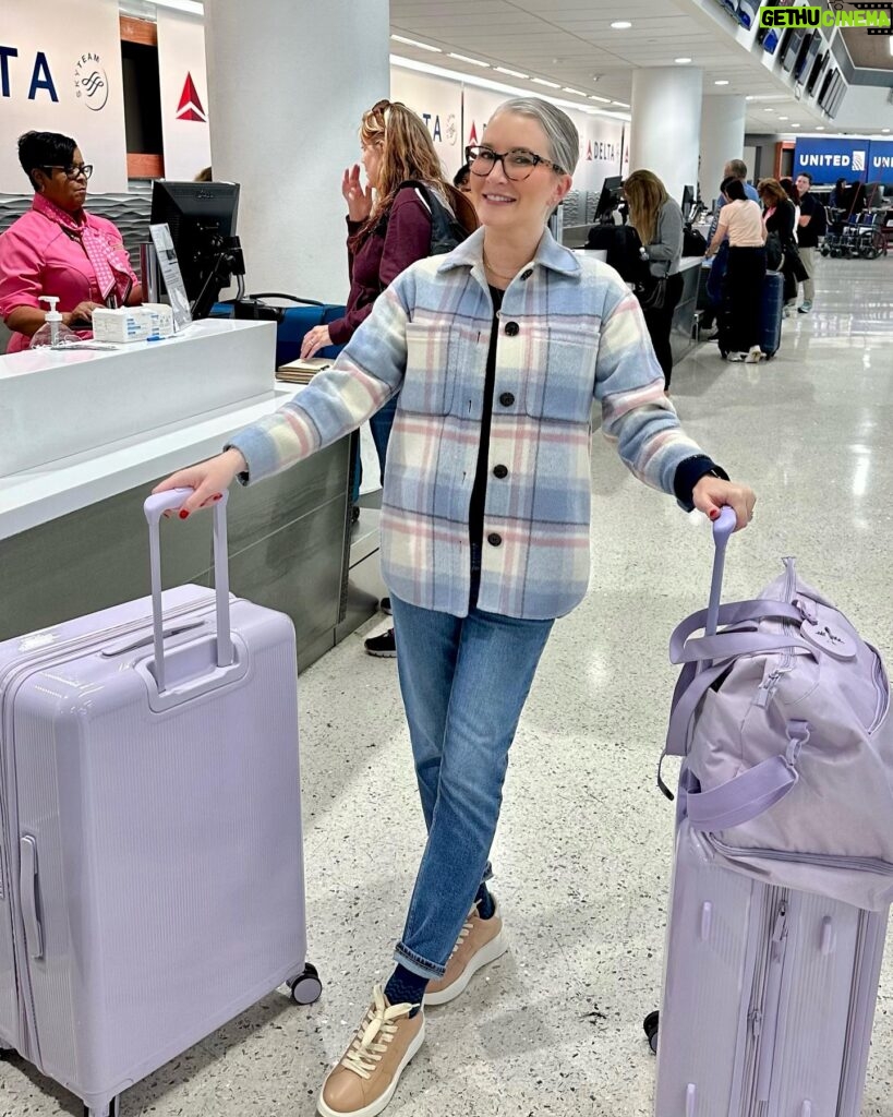 Clea Shearer Instagram - First time traveling with OUR OWN LUGGAGE COLLECTION!!! This color is positively sending me - and I didn’t even realize my jacket matched. 💟🦄🔮