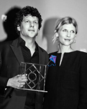 Clémence Poésy Instagram - Deauville Dimanche 🪁✨✨✨ Merci Merci !@deauvilleus @chanelofficial @mehdirguiba @sanazgivili