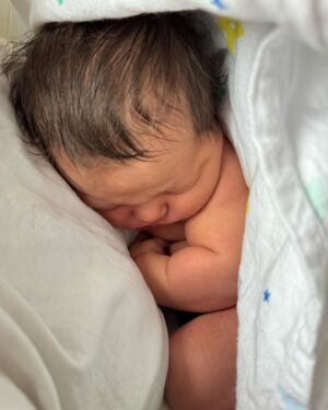 Cleo Massey Instagram - How wonderful life is, now you’re in the world. 🌞 Indigo Valerie Dempsey ~ 22.03.24 ~ 11.16pm.