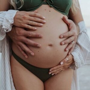 Cleo Massey Instagram - I cannot wait to meet mini us. 🙈🌞 Cannot recommend @emmatianphotography ENOUGH. Thank you for capturing these special moments. 🧡