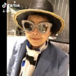 CoCo Lee Instagram - 親愛的媽媽，在這一天祝你母親節快樂。在我眼裡，你是世上最偉大的媽媽。你做的一切都是為了我們三姐妹。現在媽媽年紀大了，我只是希望媽媽健康，每天都開心，過好日子。 我永遠最愛你媽媽。也祝天下所有母親母親節快樂。 To my dearest MaMa, I love u and appreciate u more than words can say... if people only knew what we went thru in my childhood then they would understand the tears I have as I write this. Mom, u are the strongest woman I know, u went thru so much and taught me how to be strong. I pray everyday for u to be healthy n happy... I’ll always take care of u.... Wishing all the mothers out there Happy Mother’s Day!! #happymothersday