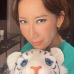 CoCo Lee Instagram - LOVE & FAITH ~my 2 favorite words that I carry strongly in my heart which I desperately needed to get thru this incredibly difficult year. Life seemed unbearable at times but I adapted the attitude of a “female warrior” to face them head on fearlessly but always had the biggest smile and big fat laughters! Strength, courage, n bravery is within all of us so use them. U will gain most precious “Wisdom“ which will change ur perspective on life from here onward. Be a hungry mind that constantly wanna learn n grow and to gain a treasure chest of wisdom. My goal in 2023 is to share my life story n how i faced major life changing hurdles n still manage to keep a positive attitude. I am happy to say I am finally living the real me. It’s the best feeling n I’m grateful everyday to be alive n I get to share my thoughts with u. My dear friends… Be U n Live U! Remember there’s only 1 of u in the world, u r one of a kind💖. Life can be too short so dare to dream big! Everything in life is a choice so choose what brings u joy n meaning. Say bye bye to 2022, n farewell to all the shit that happened. In 2023~Live a life of good intentions, truth, have faith in what u do, SMILE n choose happy!!! Be a winner, not a victim. Don’t take things personal, never judge a book by it’s cover, do care about the suffering of others n try to help if u can, love our Mother Earth, be a good listener, gain wisdom, and have abundance of love to give to others. Be the boss of ur own life. Stand up for something u believe in. Be an influential figure to inspire people. And keep Spreading LOVE & POSITIVITY everywhere. I’m a female warrior baby! Just like The Great Wall of China I will never fall. If I can overcome anything, so can u! You are not alone, no matter how hard life gets, I’m with u. #newyear #newbeginnings #bestrong #beyourself #loveyourself
