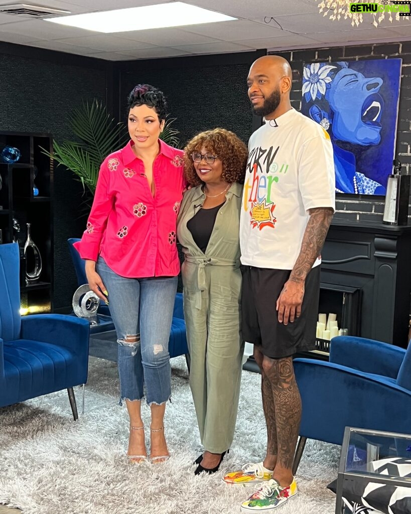 Cocoa Brown Instagram - What an incredible day we had on set with @cocoabrownonefunnymomma today! Can’t wait for you all to see the magic we captured. Stay tuned for the airing date! ✨ #ChanelScott #JoshPowell #RelationshipsMatter #RelationshipsMatterLive #PurposePartners