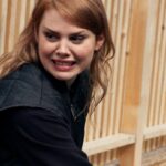 Coeur de Pirate Instagram - Les plusieurs phases émotives de la découverte d’un écureuil mort dans une piscine. Dernier épisode des 12 travaux de Béatrice c’est ce soir sur @casa.reseau 💅🏻
