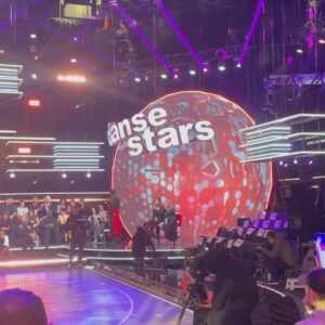 Coeur de Pirate Instagram - Prime night ce soir ! Et bonne journée internationale des droits de la femme parce que c’est toujours pas évident même en 2024. Love all the womxn in my life; et beaucoup d’amour pour celles qui portent @dals_tf1 en coulisses et devant les caméras ♥️