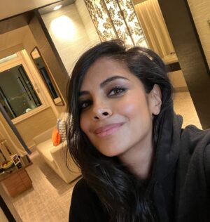 Collien Ulmen-Fernandes Instagram - Wohlverdienter Feierabend! 

Gerade in der Produktion für ein fantastisches neues Format, bei dem ich auch heute mal wieder wahnsinnig viel lernen und so spannende neue, wissenschaftliche Studien kennen lernen durfte..
Very excited! 🤗 
Mehr dazu dann im Sommer! 

Und bei Euch so?